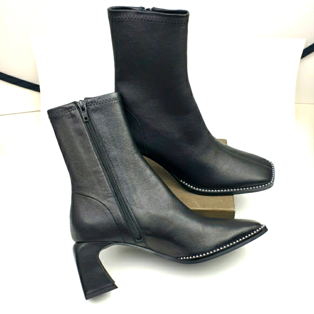 Caverley Wilson Leather ankle booties side zipper statement heel size EU 38